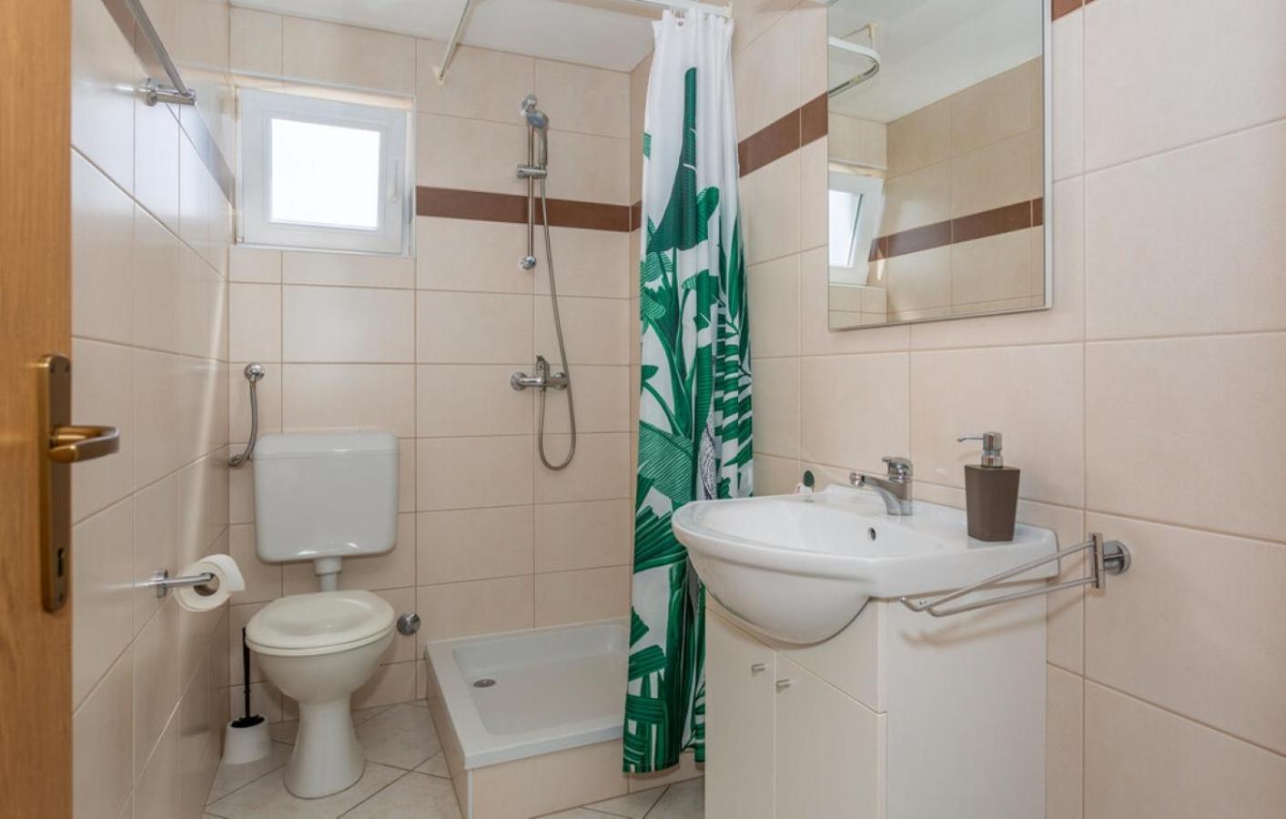 Guest House Lucija Banjol ภายนอก รูปภาพ