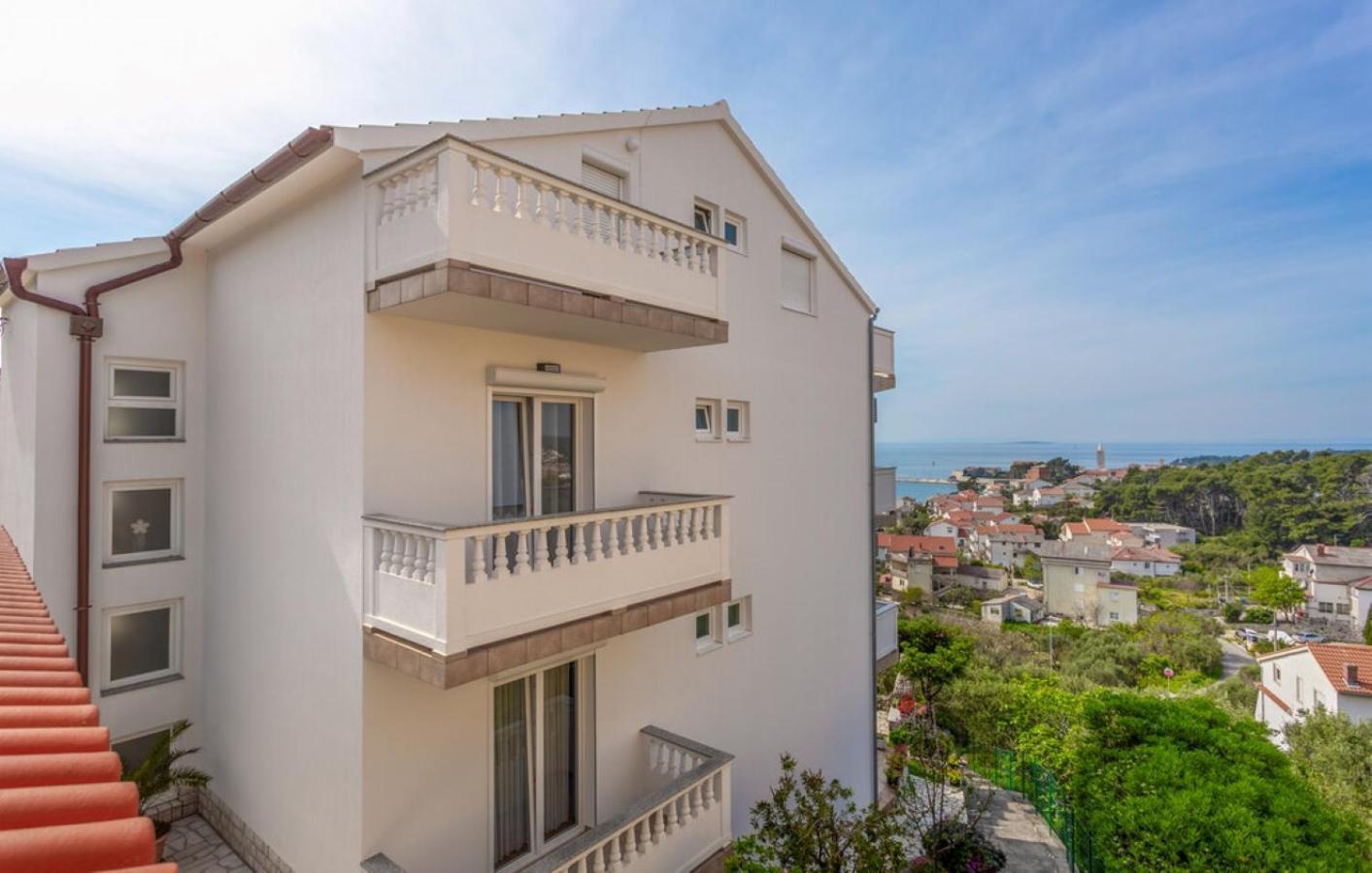 Guest House Lucija Banjol ภายนอก รูปภาพ