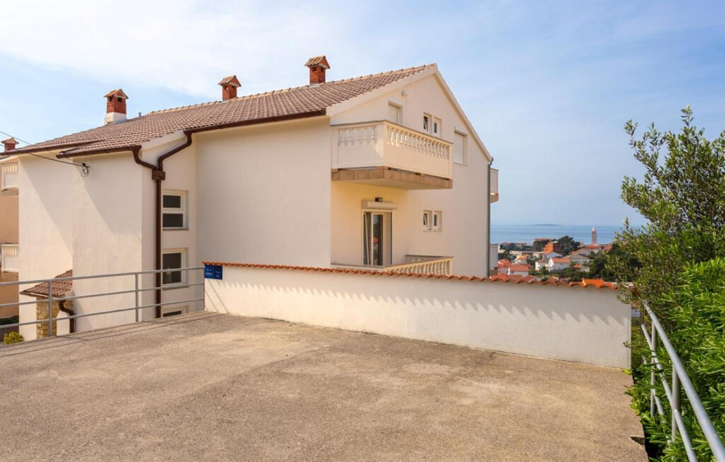 Guest House Lucija Banjol ภายนอก รูปภาพ