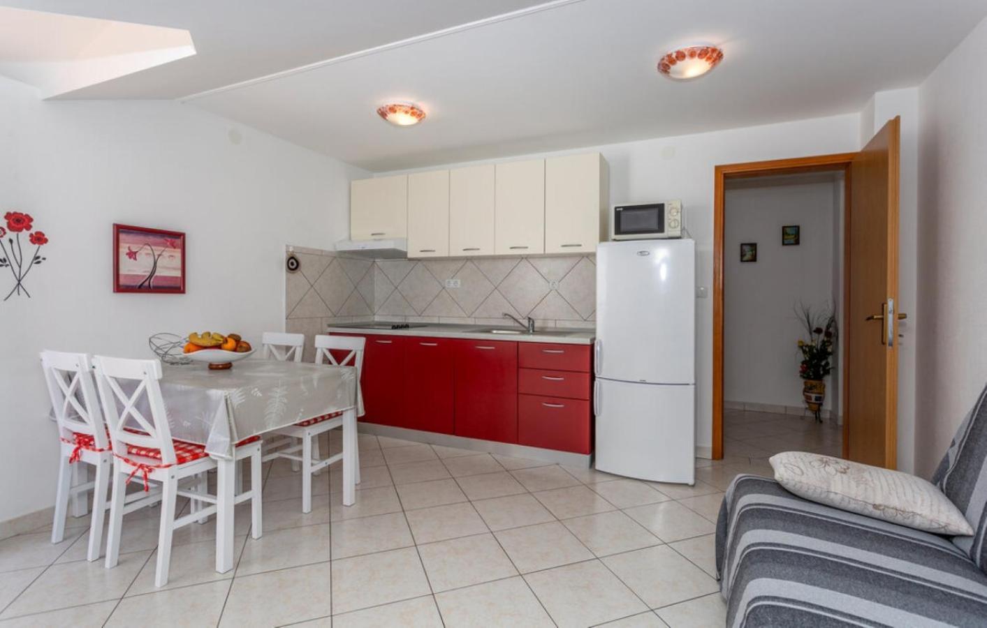 Guest House Lucija Banjol ภายนอก รูปภาพ