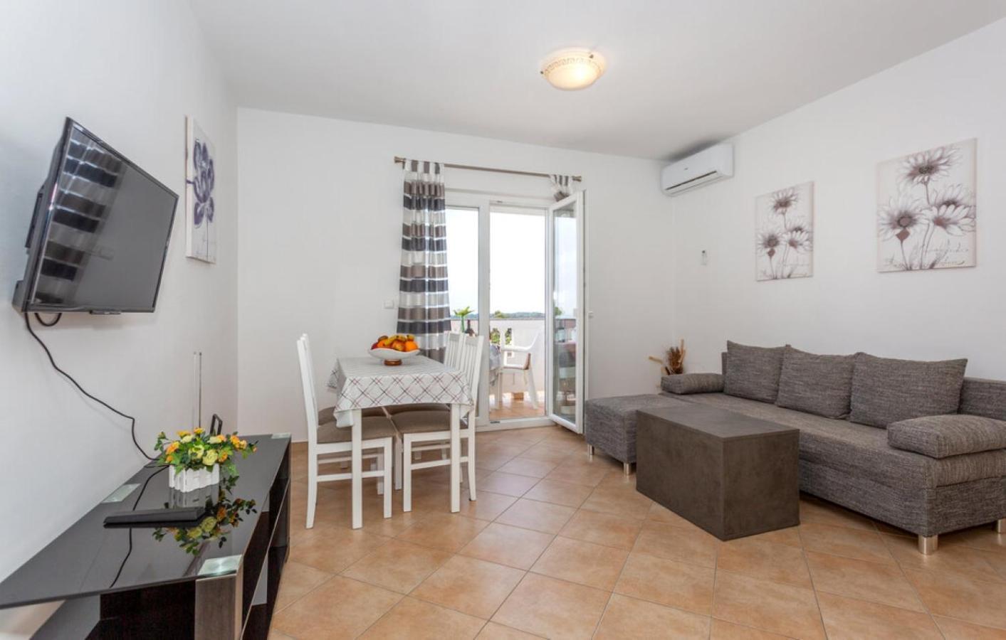 Guest House Lucija Banjol ภายนอก รูปภาพ