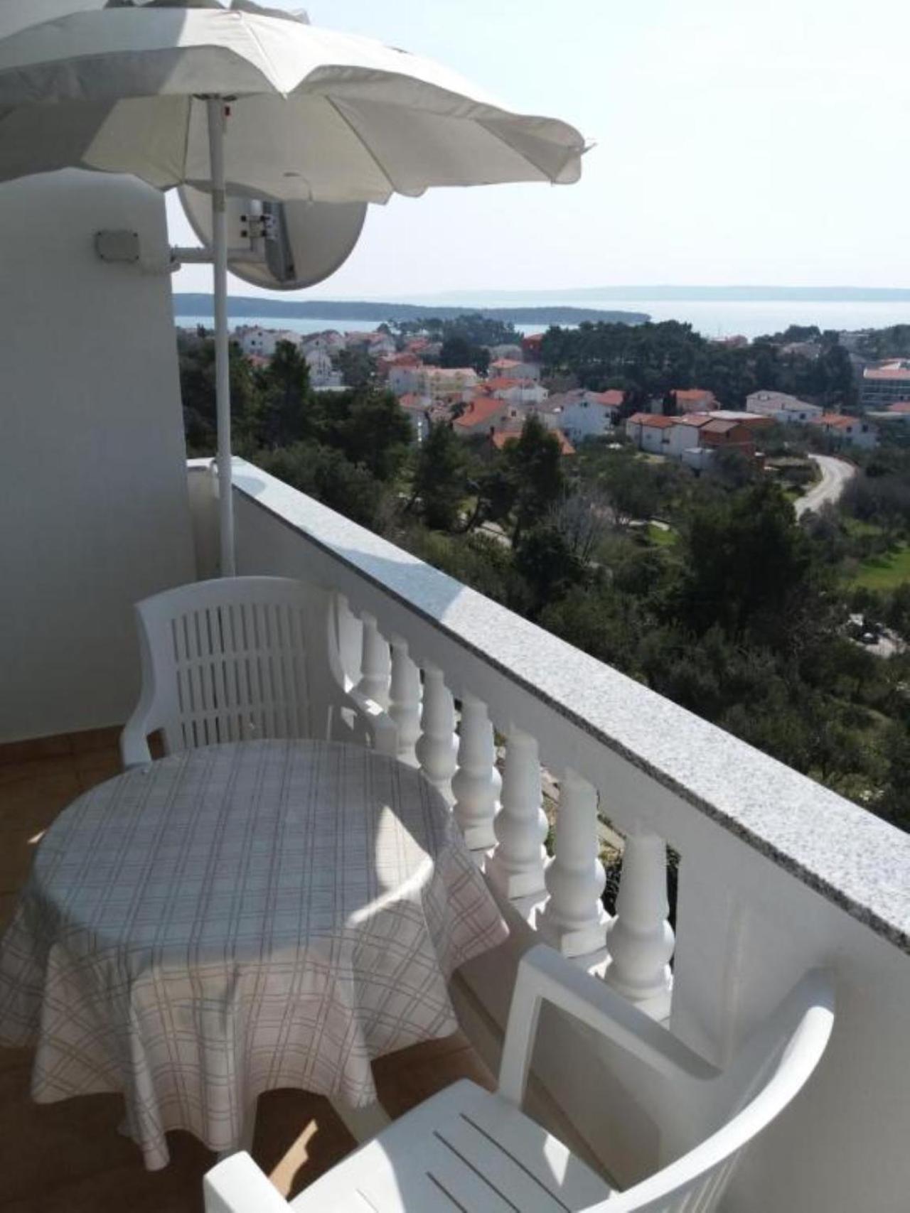 Guest House Lucija Banjol ภายนอก รูปภาพ