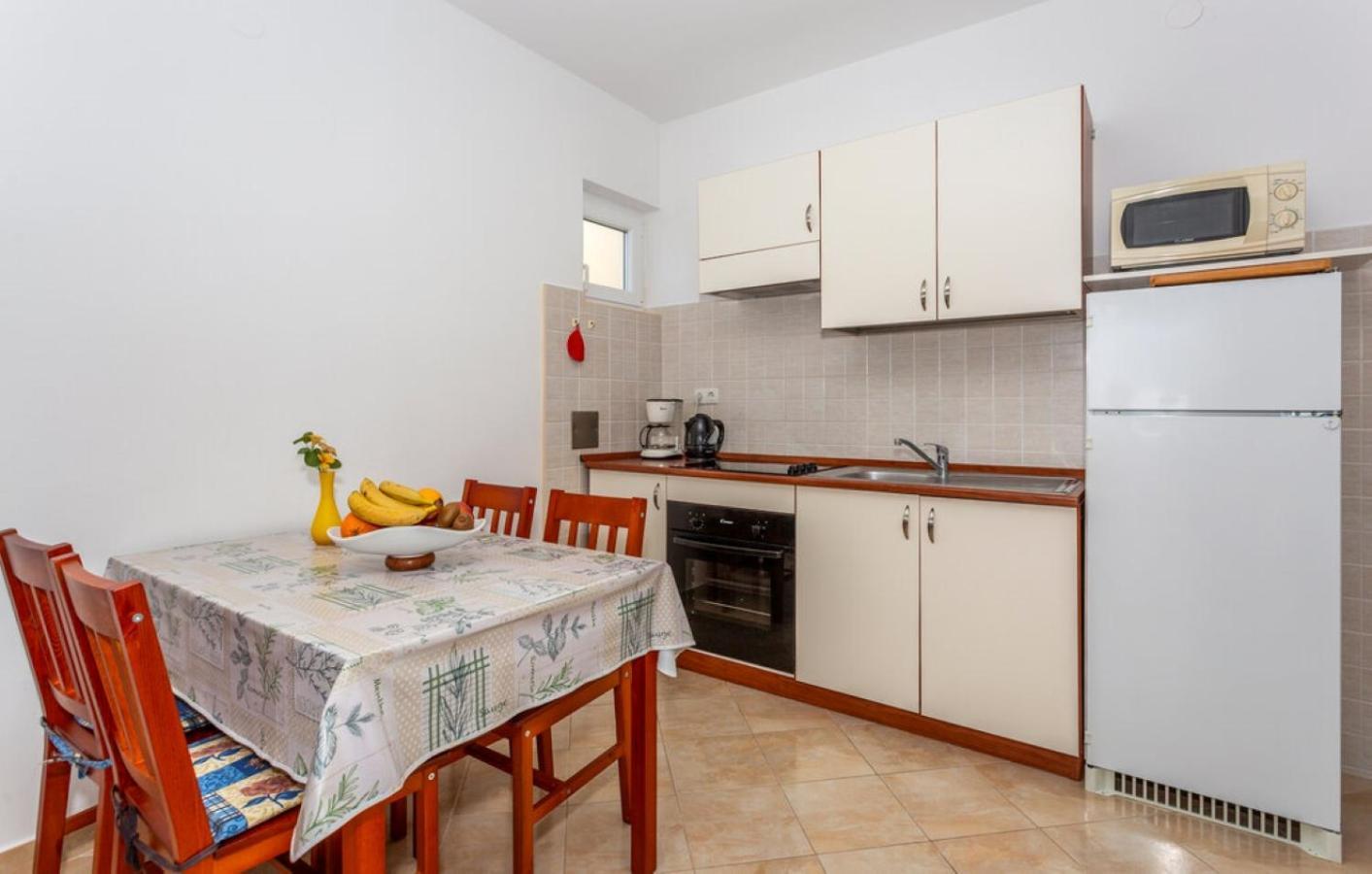 Guest House Lucija Banjol ภายนอก รูปภาพ