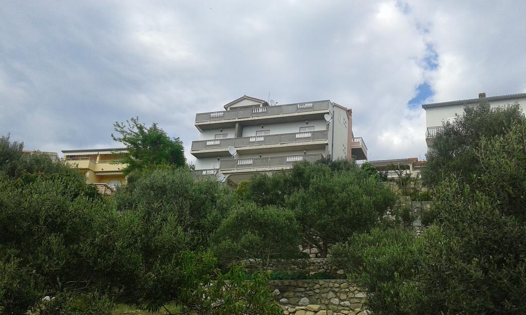 Guest House Lucija Banjol ภายนอก รูปภาพ