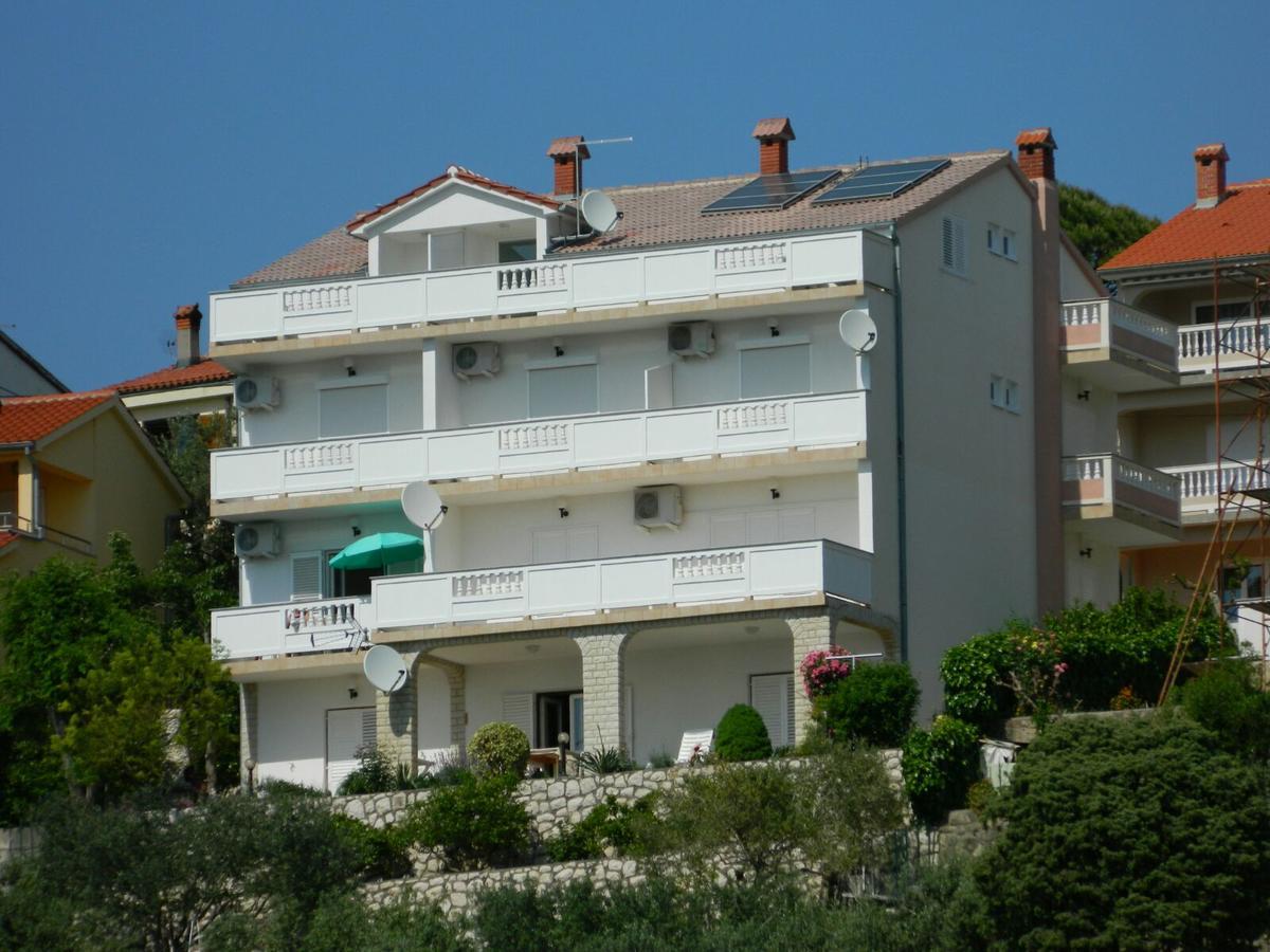 Guest House Lucija Banjol ภายนอก รูปภาพ